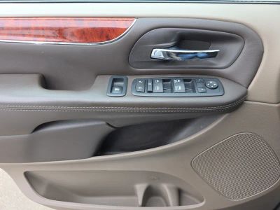 2016 Chrysler Town and Country - Photo 20