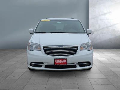 2016 Chrysler Town and Country - Photo 2