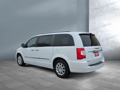 2016 Chrysler Town and Country - Photo 4