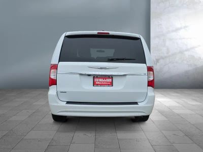 2016 Chrysler Town and Country - Photo 5