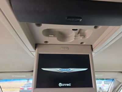 2016 Chrysler Town and Country - Photo 25