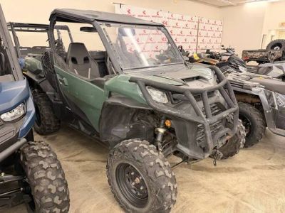 2022 Can-Am® Commander DPS 1000R — front three-quarter view
