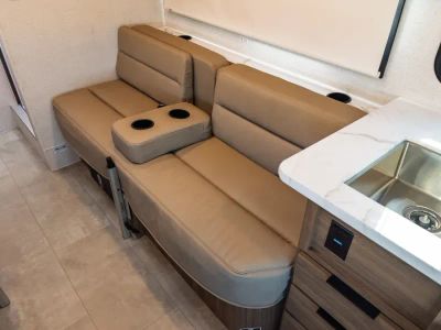 2027 Thor Motor Coach CHATEAU — photo 11 view