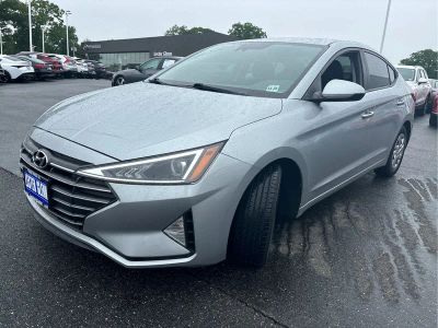 2020 Hyundai Elantra — detail view
