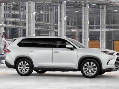 2026 Toyota Grand Highlander Hybrid — photo 13 view