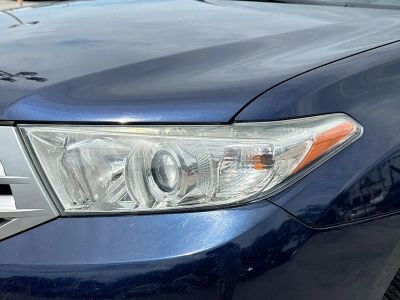 2011 Toyota Highlander — photo 9 view