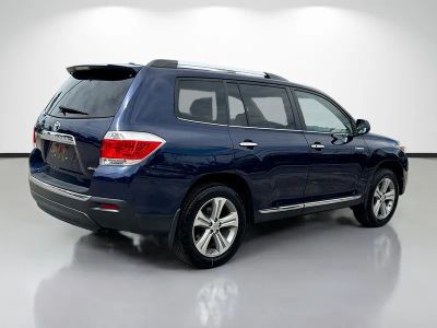 2011 Toyota Highlander — rear three-quarter view