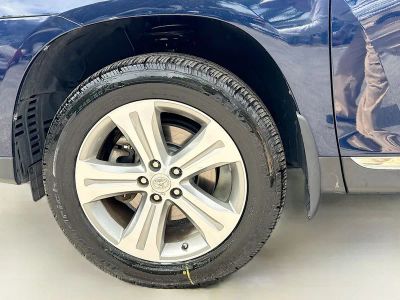 2011 Toyota Highlander — photo 42 view