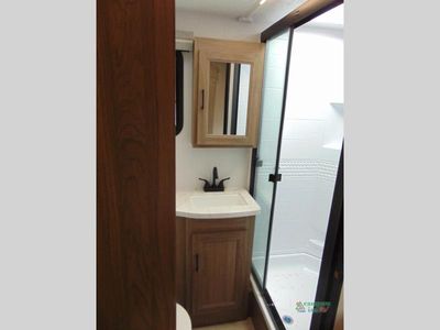 2025 Coachmen RV Freedom Express - Photo 42