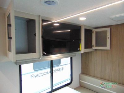 2025 Coachmen RV Freedom Express - Photo 14