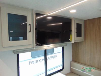 2025 Coachmen RV Freedom Express - Photo 13