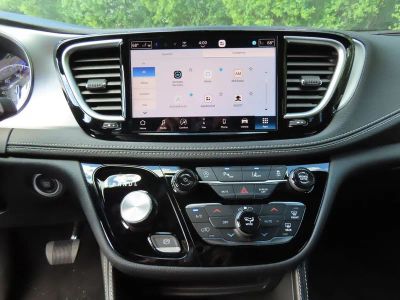 2026 Chrysler Pacifica — detail view