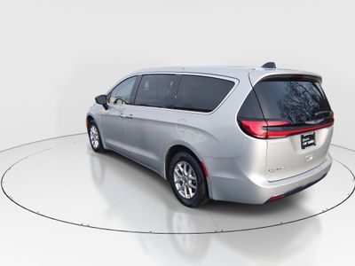 2024 Chrysler Pacifica — detail view