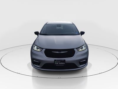 2024 Chrysler Pacifica — side profile view