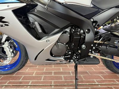2026 Suzuki GSX-R750 - Photo 11