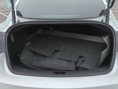 2025 Tesla Model 3 - Photo 16