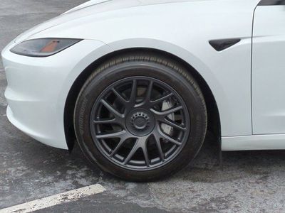 2025 Tesla Model 3 - Photo 7