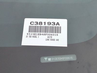 2025 Tesla Model 3 - Photo 17
