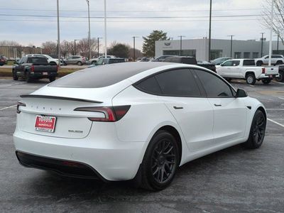 2025 Tesla Model 3 - Photo 5