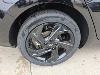 2026 Hyundai Elantra — photo 16 view