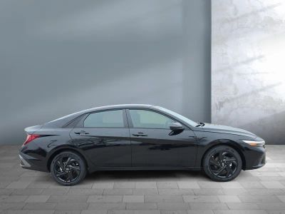 2026 Hyundai Elantra — photo 7 view