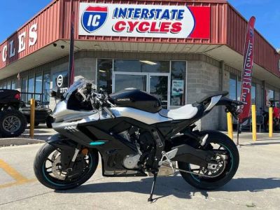 2026 CFMOTO 675SS — front three-quarter view