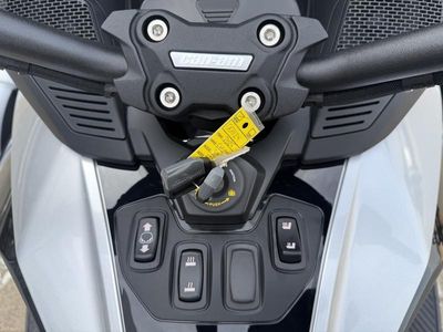 2025 Can-Am Spyder RT Limited Dark Wheels - Photo 13