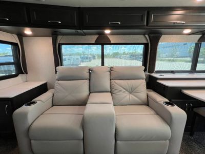 2024 Fleetwood BOUNDER - Photo 15
