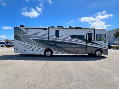 2024 Fleetwood BOUNDER - Photo 26