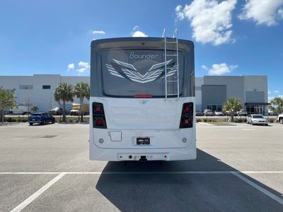 2024 Fleetwood BOUNDER - Photo 31