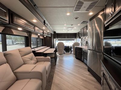 2024 Fleetwood BOUNDER - Photo 3