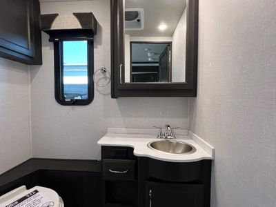 2024 Fleetwood BOUNDER - Photo 16