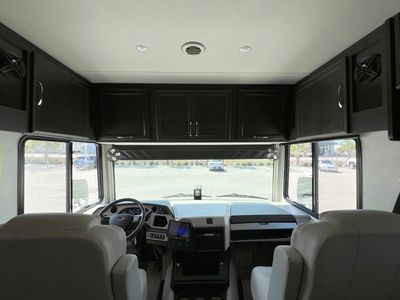 2024 Fleetwood BOUNDER - Photo 4