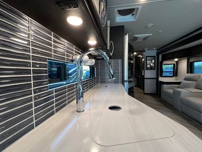 2024 Fleetwood BOUNDER - Photo 10