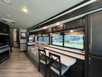 2024 Fleetwood BOUNDER - Photo 13