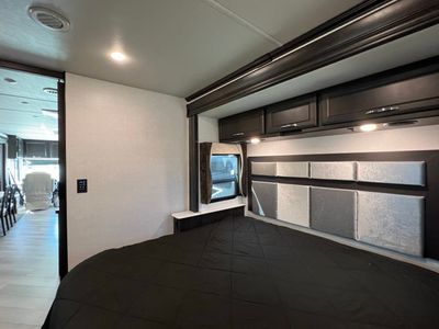 2024 Fleetwood BOUNDER - Photo 21