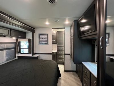 2024 Fleetwood BOUNDER - Photo 18