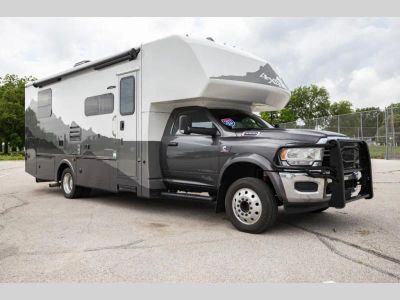 2022 Dynamax Isata 5 — front three-quarter view