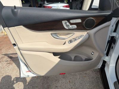 2022 Mercedes-Benz GLC — photo 18 view