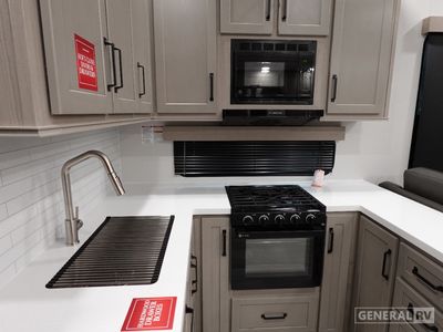 2026 Grand Design Momentum G-Class - Photo 7