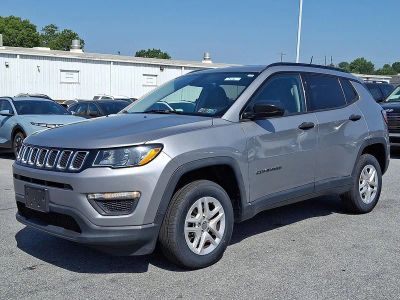 2018 Jeep Compass Sport in Billet Silver Metallic Clearcoat — front three-quarter view