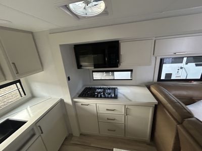 2026 Brinkley MODEL I - Photo 10