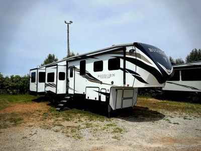 2021 Heartland Bighorn Traveler — front three-quarter view