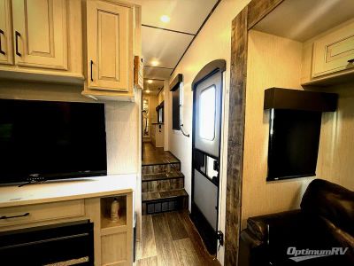 2021 Heartland Bighorn Traveler — engine compartment view