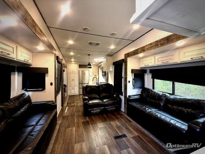2021 Heartland Bighorn Traveler — interior view