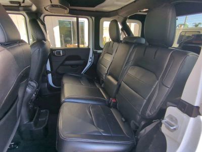 2023 Jeep Wrangler — photo 15 view