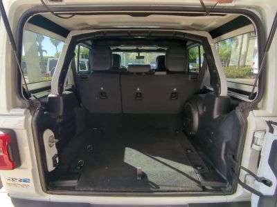 2023 Jeep Wrangler — photo 14 view