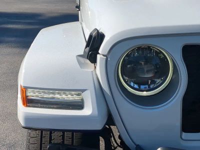 2023 Jeep Wrangler — photo 10 view