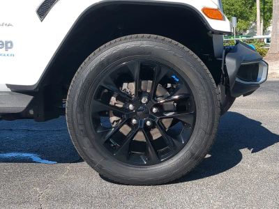 2023 Jeep Wrangler — photo 11 view