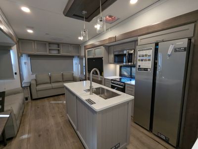 2026 Alliance RV Avenue — photo 10 view